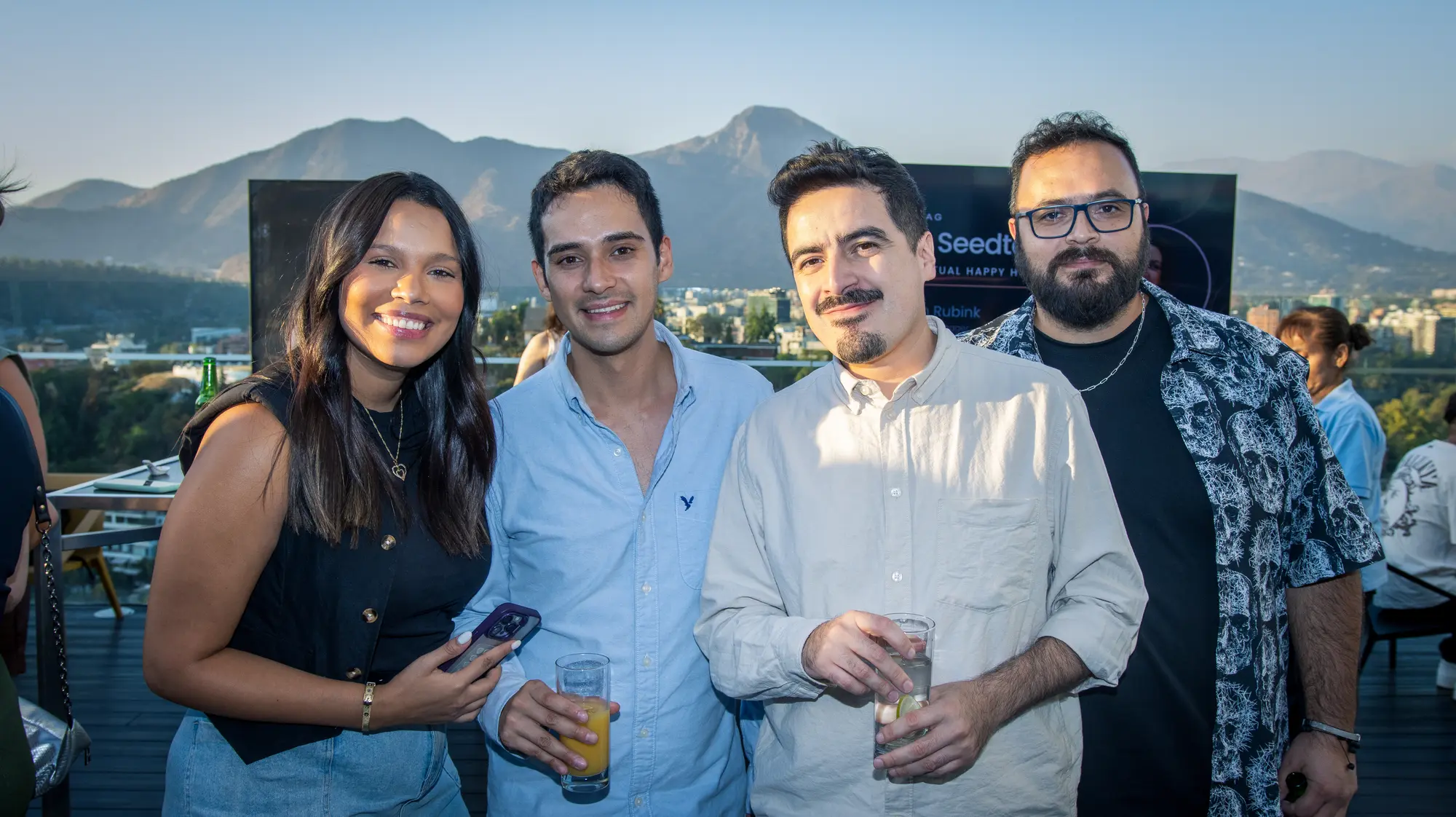 Personas en encuentro producido por EKINOXIO